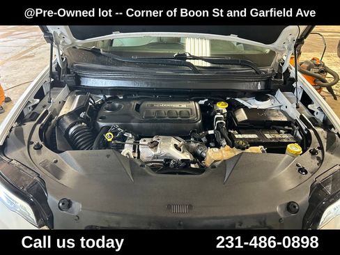 Used 2019 Jeep Cherokee Limited w/ Trailer Tow Group AWD/4WD image 3