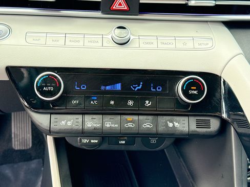 Used 2025 Hyundai Elantra Limited FWD image 33