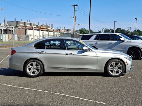 Used 2018 BMW 330i xDrive Sedan w/ Convenience Package AWD/4WD image 8