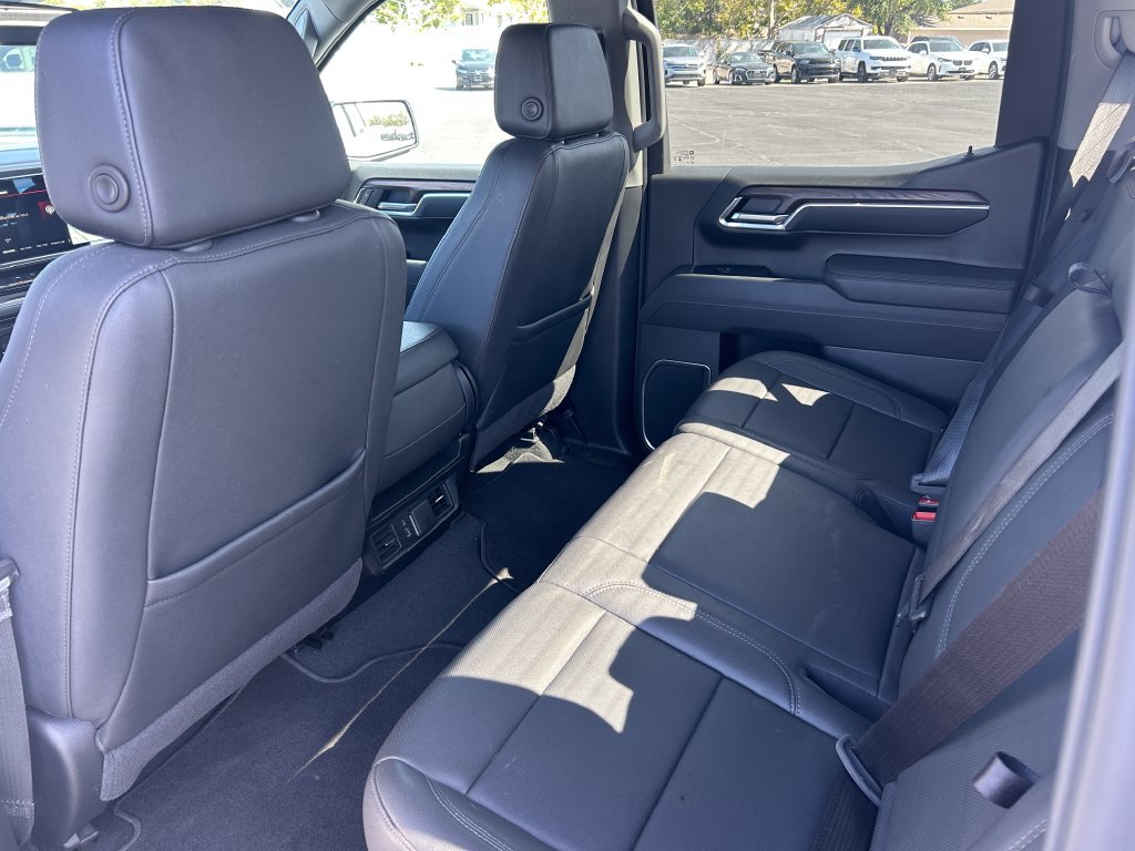 Used 2025 GMC Sierra 1500 SLT AWD/4WD image 31