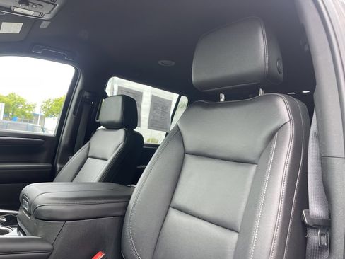 Used 2025 Chevrolet Suburban Z71 AWD/4WD image 9