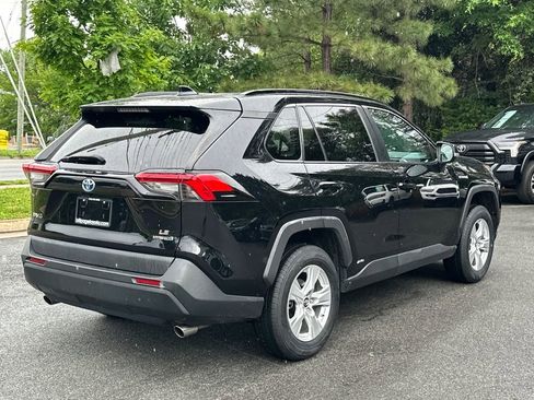 Used 2020 Toyota RAV4 LE AWD/4WD image 4