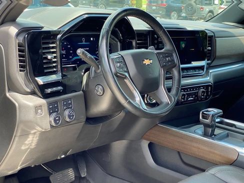 Used 2023 Chevrolet Silverado 1500 High Country w/ High Country Premium Package AWD/4WD image 10