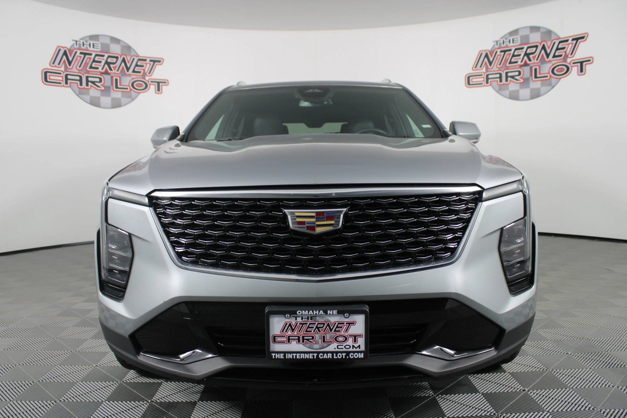 Used 2024 Cadillac XT4 Premium Luxury FWD image 2