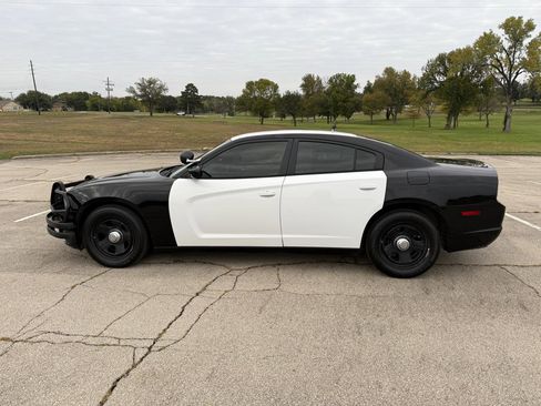 Used 2014 Dodge Charger Police RWD image 3