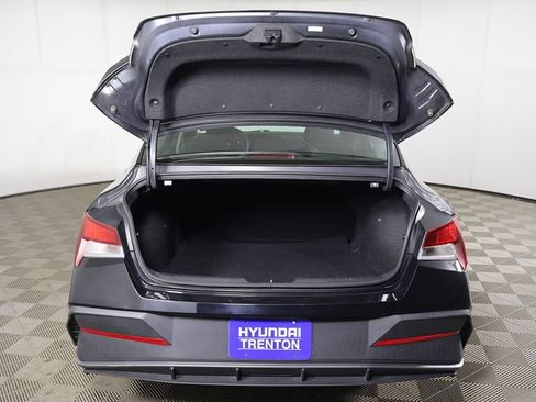 Used 2024 Hyundai Elantra SEL FWD image 14