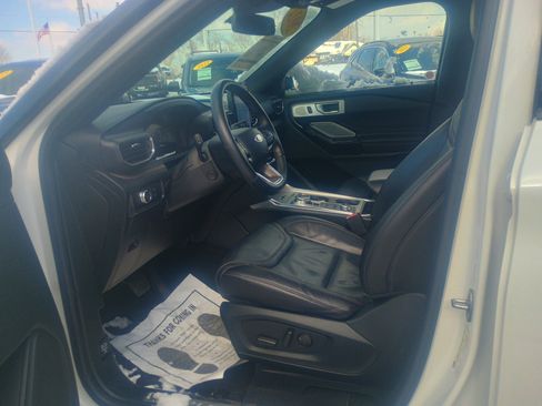Certified 2022 Ford Explorer Platinum w/ Technology Package image 23