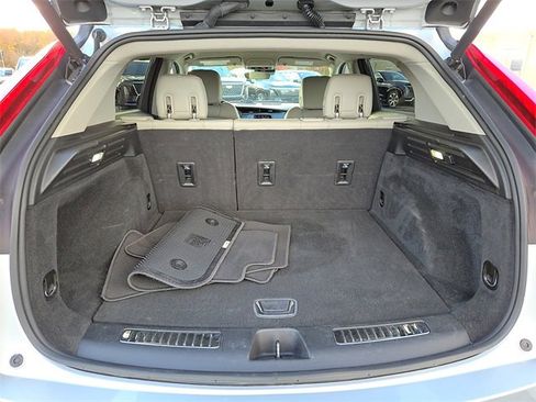 Used 2022 Cadillac XT4 Premium Luxury w/ Safety Alert Package image 23