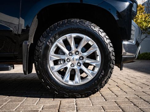 Used 2020 Chevrolet Silverado 1500 LTZ w/ LTZ Premium Package image 13