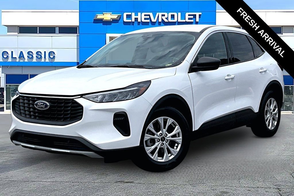 Used 2023 Ford Escape Active w/ Tech Pack #1 FWD image 2