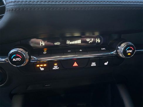 Used 2020 MAZDA MAZDA3 Premium image 24