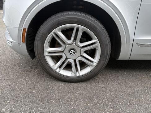 Used 2018 Bentley Bentayga AWD/4WD image 6