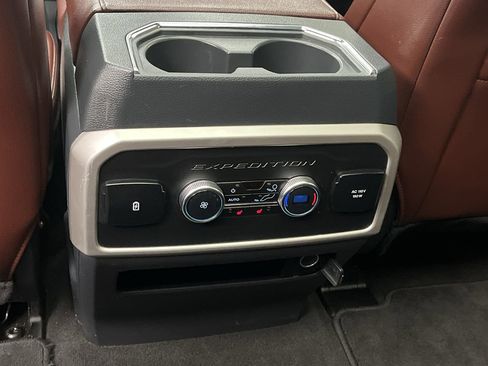 Used 2024 Ford Expedition Limited image 14