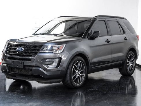 Used 2017 Ford Explorer Sport w/ Equipment Group 401A AWD/4WD image 6