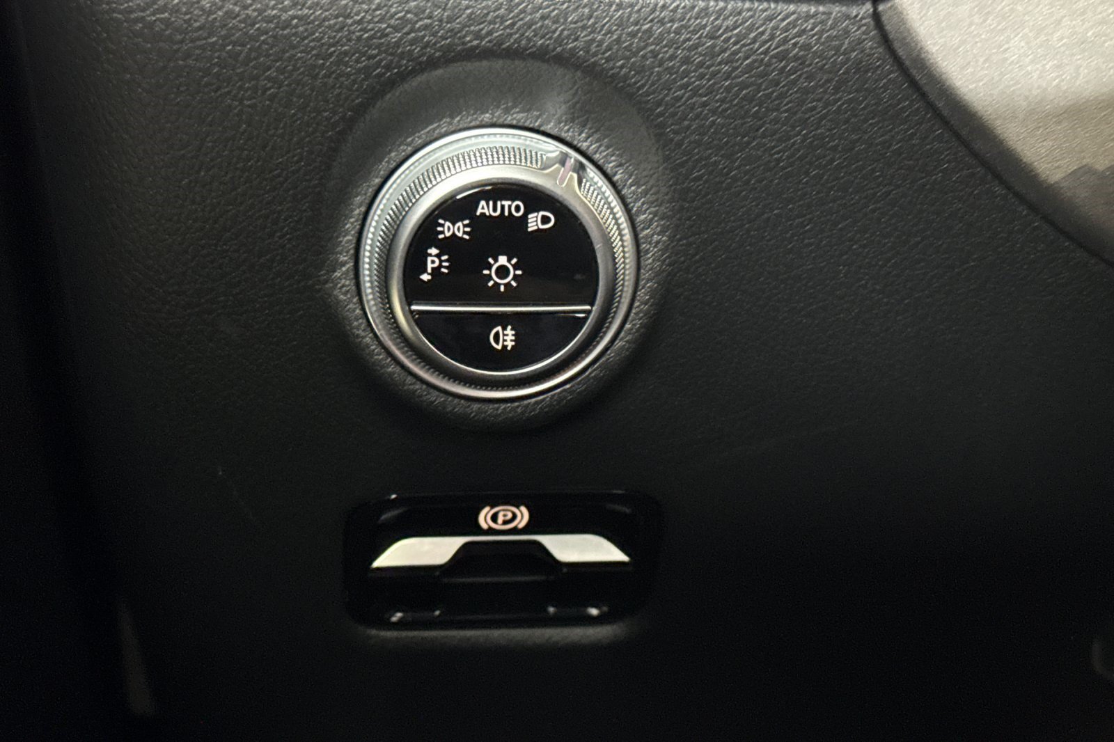 Used 2022 Mercedes-Benz C 300 Sedan image 35