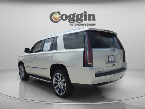 Used 2015 Cadillac Escalade Luxury AWD/4WD image 3