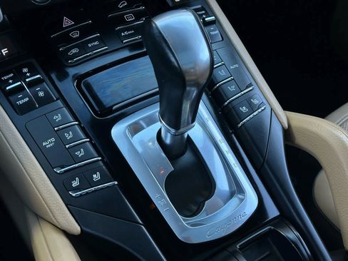 Used 2018 Porsche Cayenne Platinum Edition image 39