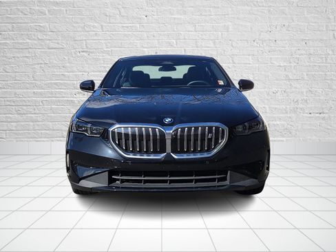 Used 2024 BMW i5 eDrive40i w/ Premium Package image 2