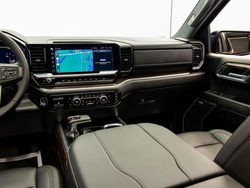 Used 2024 GMC Sierra 1500 Elevation w/ Elevation Premium Package AWD/4WD image 42
