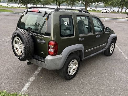Used 2007 Jeep Liberty Sport AWD/4WD image 5