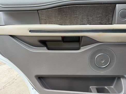 Used 2020 Ford Expedition Limited RWD image 11