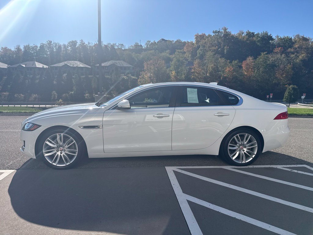 Used 2016 Jaguar XF Premium AWD/4WD image 6