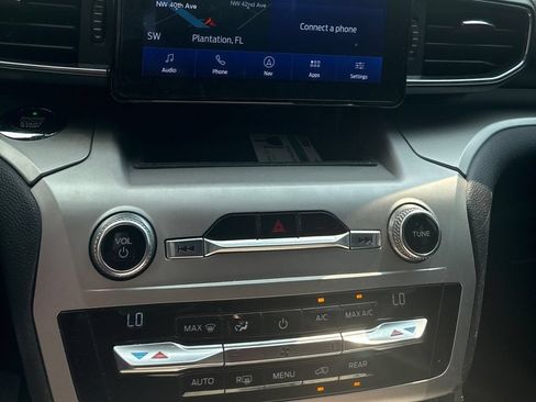 Used 2020 Ford Explorer XLT w/ Equipment Group 202A RWD image 4