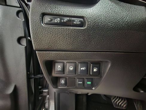 Used 2019 Nissan Rogue SV w/ Premium Package image 14