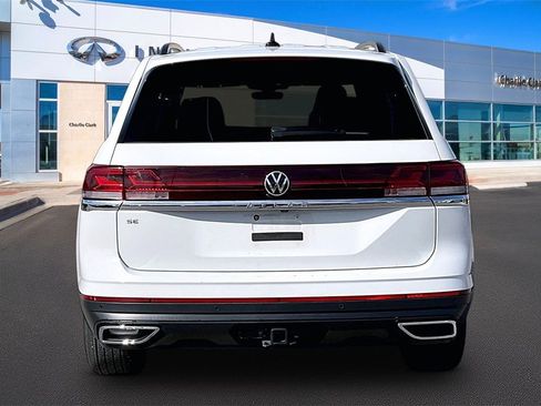 Used 2025 Volkswagen Atlas SE image 4
