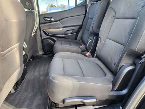 Used 2023 GMC Acadia SLE image 11