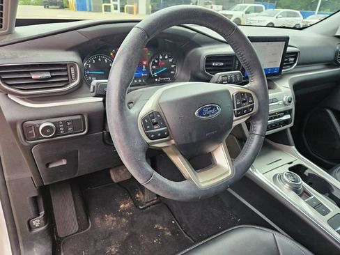 Used 2022 Ford Explorer XLT w/ Equipment Group 202A RWD image 8