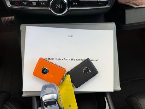 Certified 2025 Volvo XC40 B5 Plus image 29