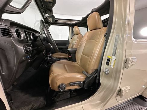 Used 2022 Jeep Wrangler Unlimited Sahara AWD/4WD image 3