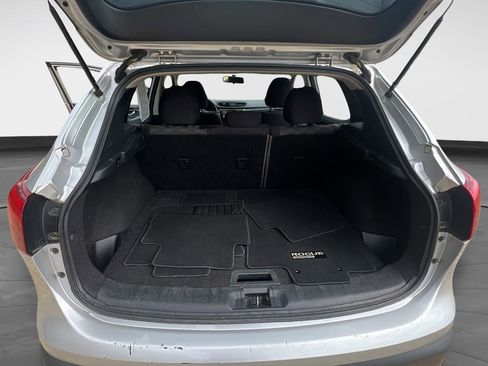 Used 2017 Nissan Rogue Sport SV w/ SV Premium Package image 16