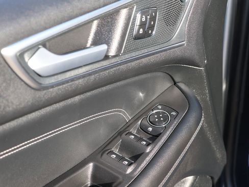 Used 2024 Ford Edge Titanium image 11