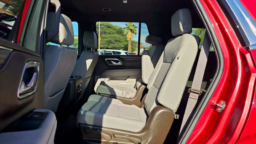 Used 2023 Chevrolet Tahoe LT w/ Luxury Package RWD image 28