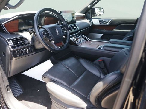 Used 2023 Lincoln Navigator Reserve AWD/4WD image 8