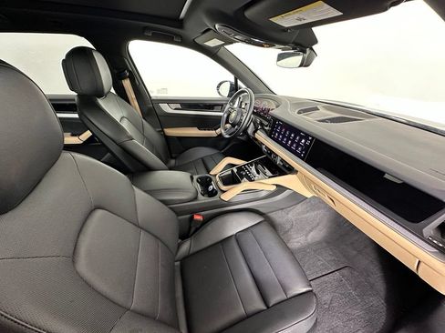 Certified 2024 Porsche Cayenne w/ Premium Package Plus (PFM) AWD/4WD image 42