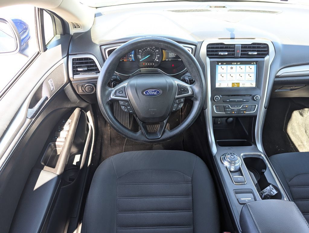 Used 2017 Ford Fusion SE w/ Fusion SE Technology Package FWD image 24
