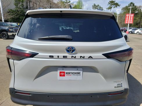 Certified 2023 Toyota Sienna XLE image 4