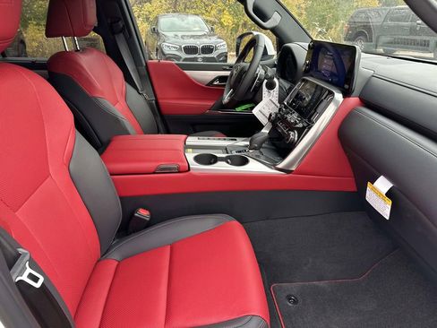 Used 2025 Lexus LX 700h F Sport image 15