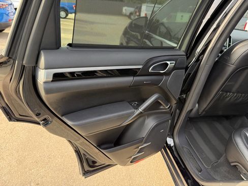 Used 2016 Porsche Cayenne AWD/4WD image 14