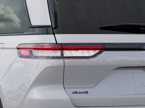 New 2025 Jeep Grand Cherokee Limited w/ Black Appearance Package image 9