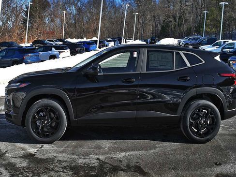 New 2026 Chevrolet Trax LS w/ LS Convenience Package image 4