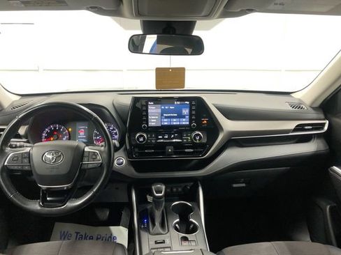 Used 2020 Toyota Highlander LE AWD/4WD image 14