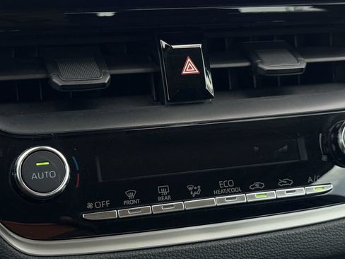 Used 2025 Toyota Corolla LE FWD image 16