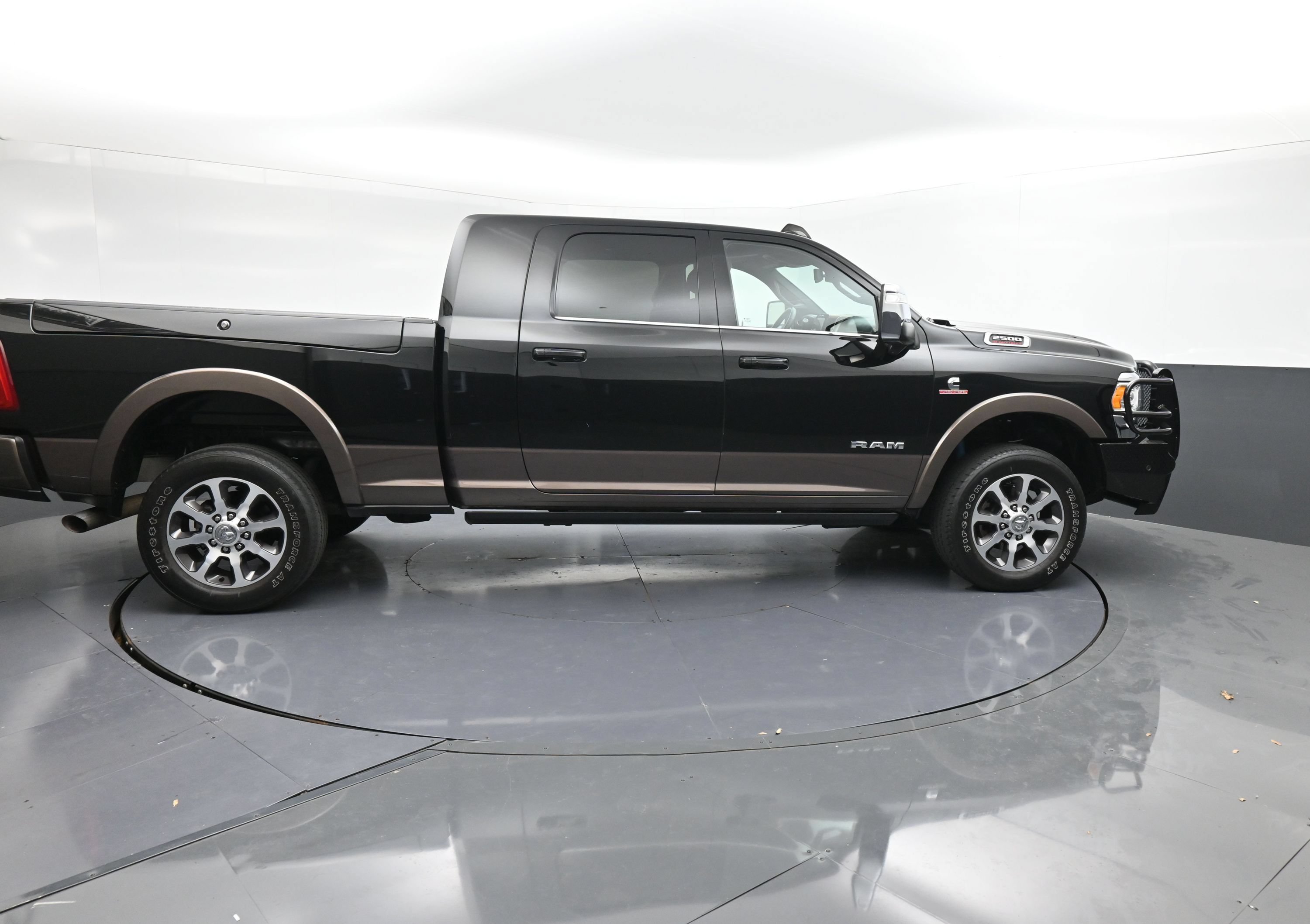 Used 2024 RAM 2500 Limited w/ Towing Technology Group AWD/4WD image 9