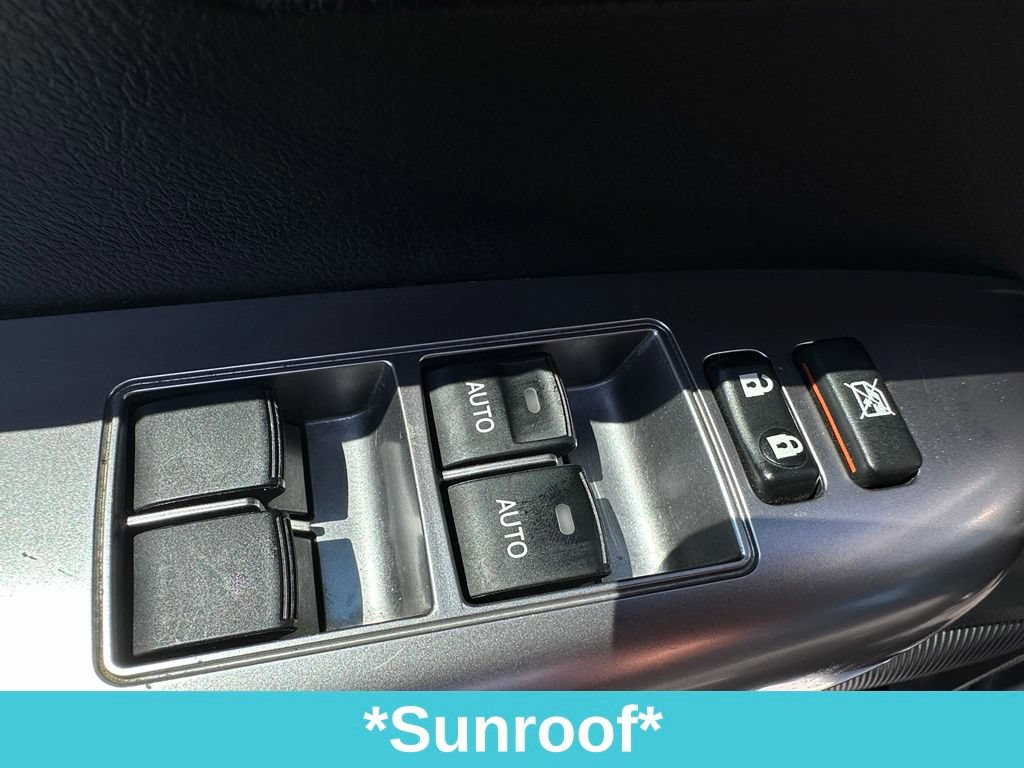 Used 2018 Toyota Sequoia SR5 AWD/4WD image 18