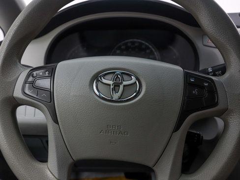 Used 2014 Toyota Sienna LE FWD image 22