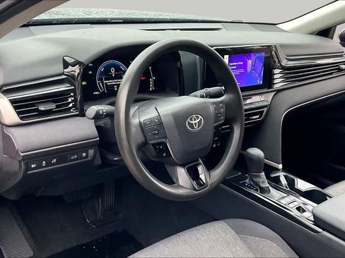 Used 2025 Toyota Camry LE FWD image 17